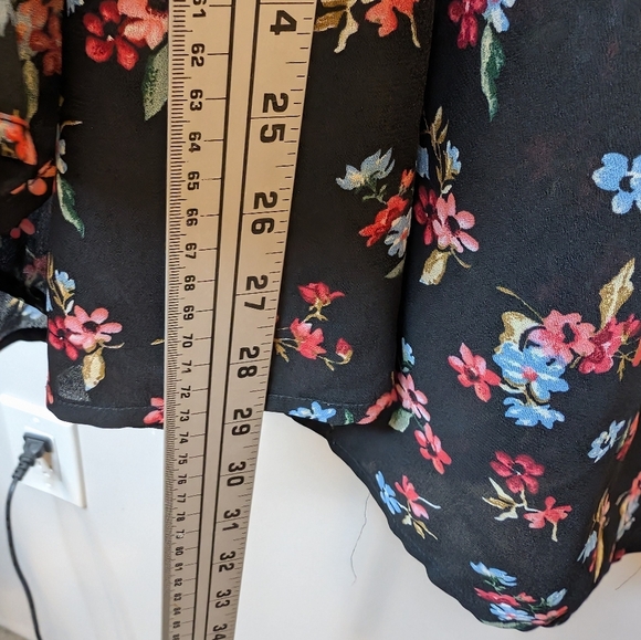 Hollister Women's Medium High Waisted Black Floral Pleated Flowy Pant - Picture 10 of 11